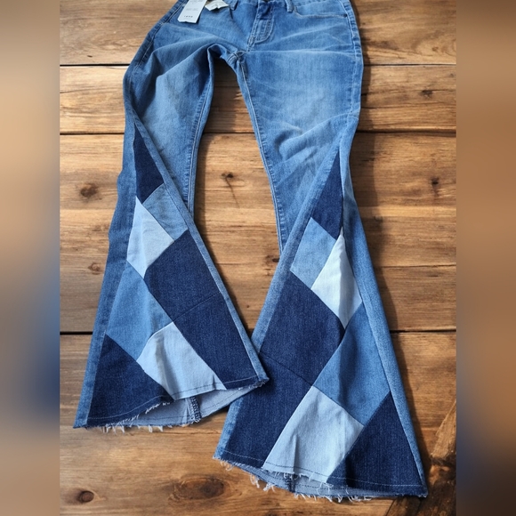 🆕️ Lola Jeans Cynthia Mid Rise Flare 4 Way Stretch Patchwork Denim Jeans - Picture 4 of 15